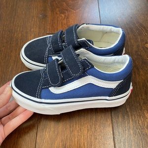 Vans Kids Old Skool V Sneakers with Velcro Fasteners Blue Navy Size 12 New